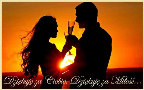 Syluetki pary wznosz�cej toast kieliszkami szampana na tle zachodz�cego s�o�ca, napis Dzi�kuj� za Ciekawo��... Dzi�kuj� za Mi�o��