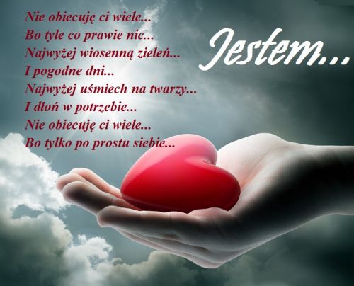 D�o� trzymaj�ca czerwone serce na tle chmur z poetyckim tekstem o mi�o�ci