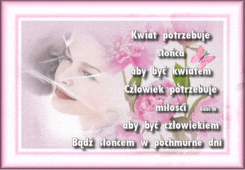 Kobieta w tle, r�owe kwiaty, motyl oraz napis o mi�o�ci w ozdobnej ramce