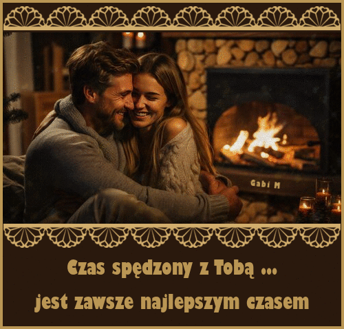 Zakochana para przytulająca się przy kominku, świece oraz romantyczny napis na brązowym tle