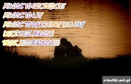 Para zakochanych siedzi nad jeziorem o zachodzie s�o�ca, obok widnieje romantyczny wiersz o mi�o�ci