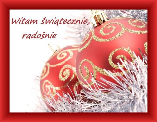 Czerwone bombki z brokatowymi wzorami i srebrny �a�cuch z napisem Witam �wi�tecznie rado�nie