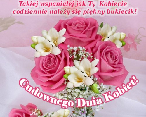 Bukiet r�owych r� i bia�ych frezji z napisem Cudownego Dnia Kobiet