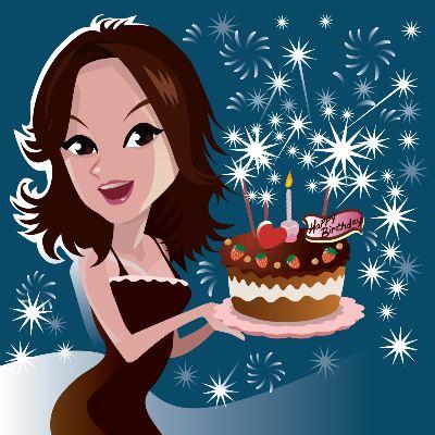 Uśmiechnięta brunetka trzyma urodzinowy tort z truskawkami, świeczką i napisem Happy Birthday na tle fajerwerków