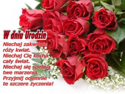 Bukiet czerwonych r� z �yczeniami urodzinki i wierszykiem na bia�ym tle