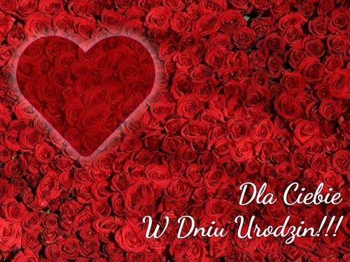 Czerwone r�e z sercem i napisem Dla Ciebie W Dniu Urodzin