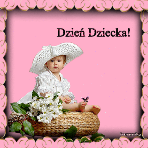 Ma�e dziecko w bia�ym kapeluszu siedzi na wiklinowym koszu z kwiatami, napis Dzie� Dziecka