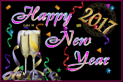 Dwa kieliszki szampana, serpentyny, zegar wskazuj�cy Nowy Rok 2017 oraz napis Happy New Year