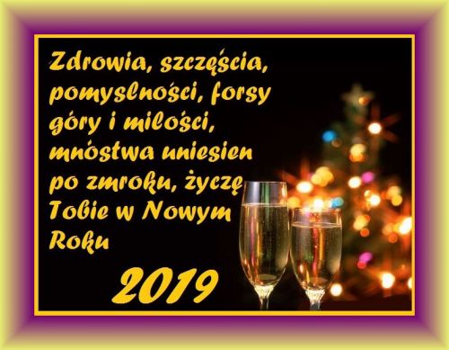 �yczenia noworoczne 2019, kieliszki szampana, z�oty napis, choinka z lampkami w tle