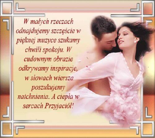 Zakochana para w jasnych ubraniach na tle ozdobnej ramki z poetyckim tekstem