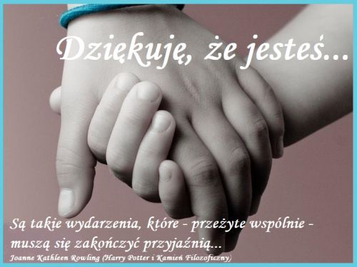 Dwie trzymaj�ce si� za r�ce osoby z napisem Dzi�kuj�, �e jeste� i cytatem o przyja�ni