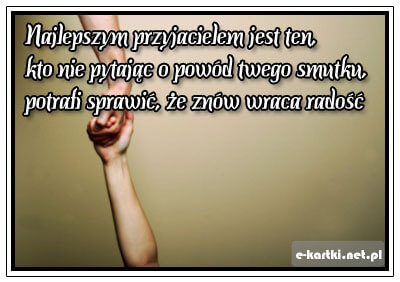 Dwie d�onie trzymaj�ce si� w ge�cie wsparcia z cytatem o przyja�ni na be�owym tle
