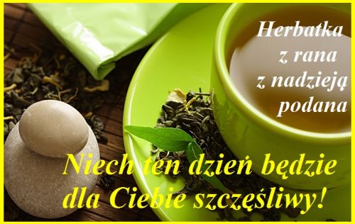 Zielona fili�anka z herbat�, suszone li�cie, dekoracyjne kamienie i napisy z �yczeniami