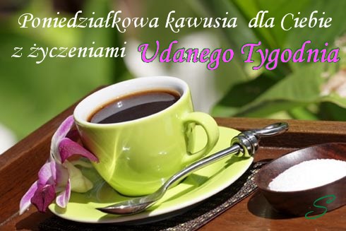 Zielona filiżanka czarnej kawy z łyżeczką, cukierniczka i storczyk oraz napisy z życzeniami