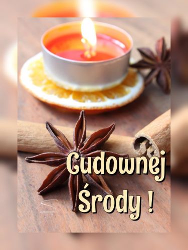 P�on�ca �wieca na pomara�czy, gwiazdki any�u, laski cynamonu oraz napis Cudownej �rody