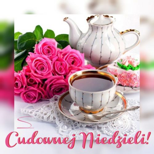 Fili�anka herbaty, dzbanek, ciastko i r�owe r�e z napisem Cudownej Niedzieli