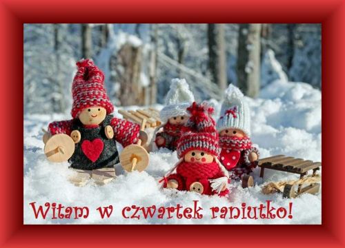 Cztery zimowe skrzaty w czapkach na nartach i sankach w �niegu z napisem Witam w czwartek raniutko