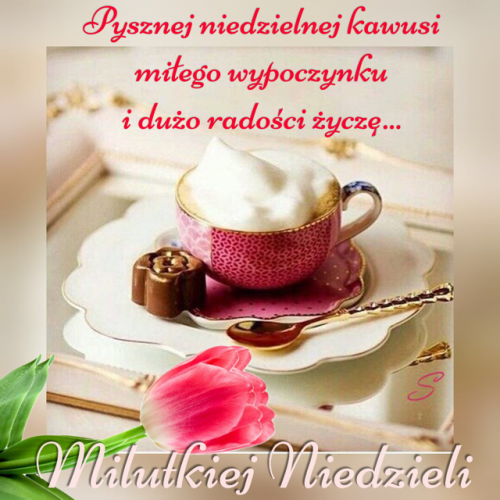 R�owa fili�anka kawy z piank�, czekoladka, z�ota �y�eczka, tulipan oraz napis Pysznej niedzielnej kawusi