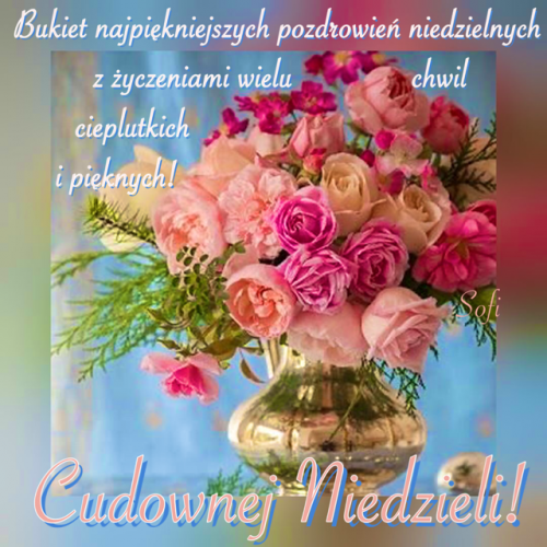 Bukiet r�owych i kremowych r� w metalowym dzbanku z napisem Cudownej Niedzieli