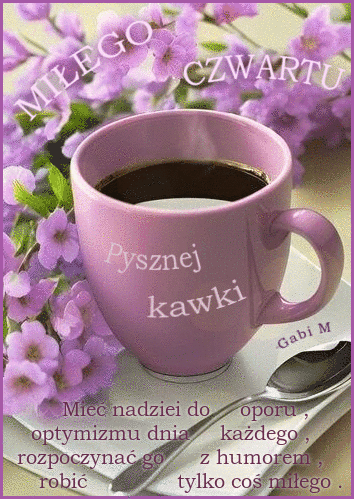 R�owa fili�anka z kaw�, �y�eczka, fioletowe kwiaty oraz napisy mi�ego czwartku i pysznej kawki