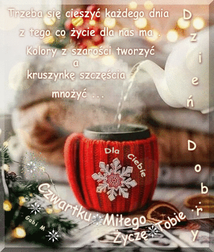 Czerwony kubek w sweterku z p�atkiem �niegu, dzbanek wlewaj�cy wrz�tek i zimowy napis
