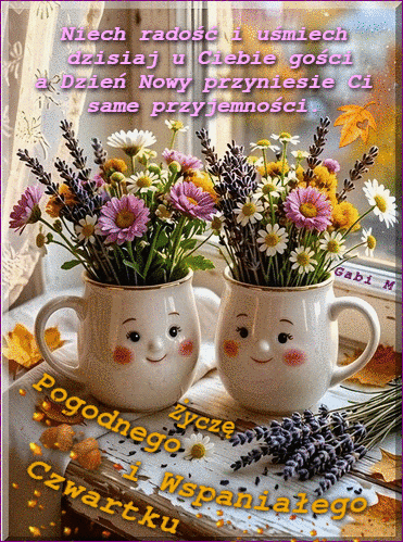 Dwa u�miechni�te kubki z bukietami polnych kwiat�w, lawendy i margaretek na tle okna